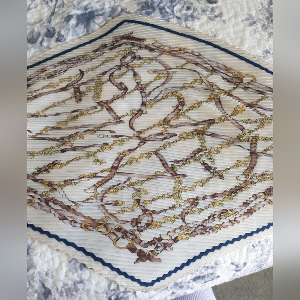 Elegant Chain Pattern Pleated Scarf